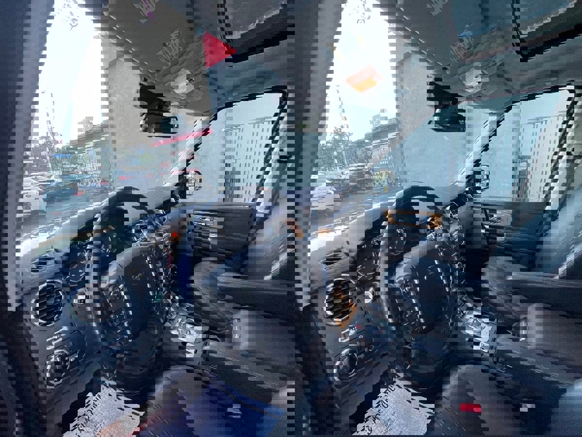 Used 2016 Land Rover LR4 HSE Silver Edition image 11