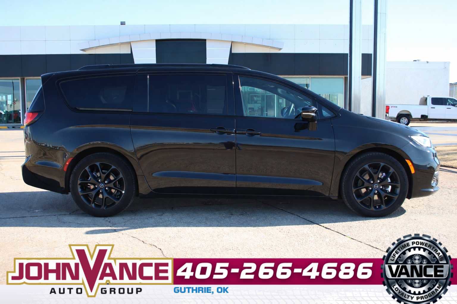 Used 2025 Chrysler Pacifica Limited FWD image 16