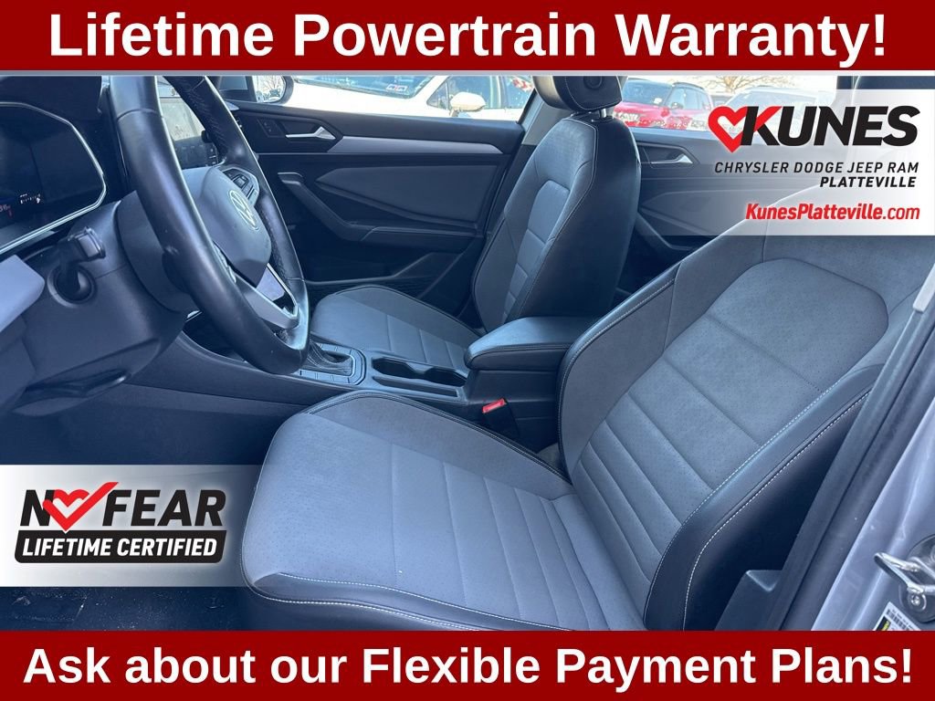 Used 2025 Volkswagen Jetta SE w/ Sunroof Package image 12