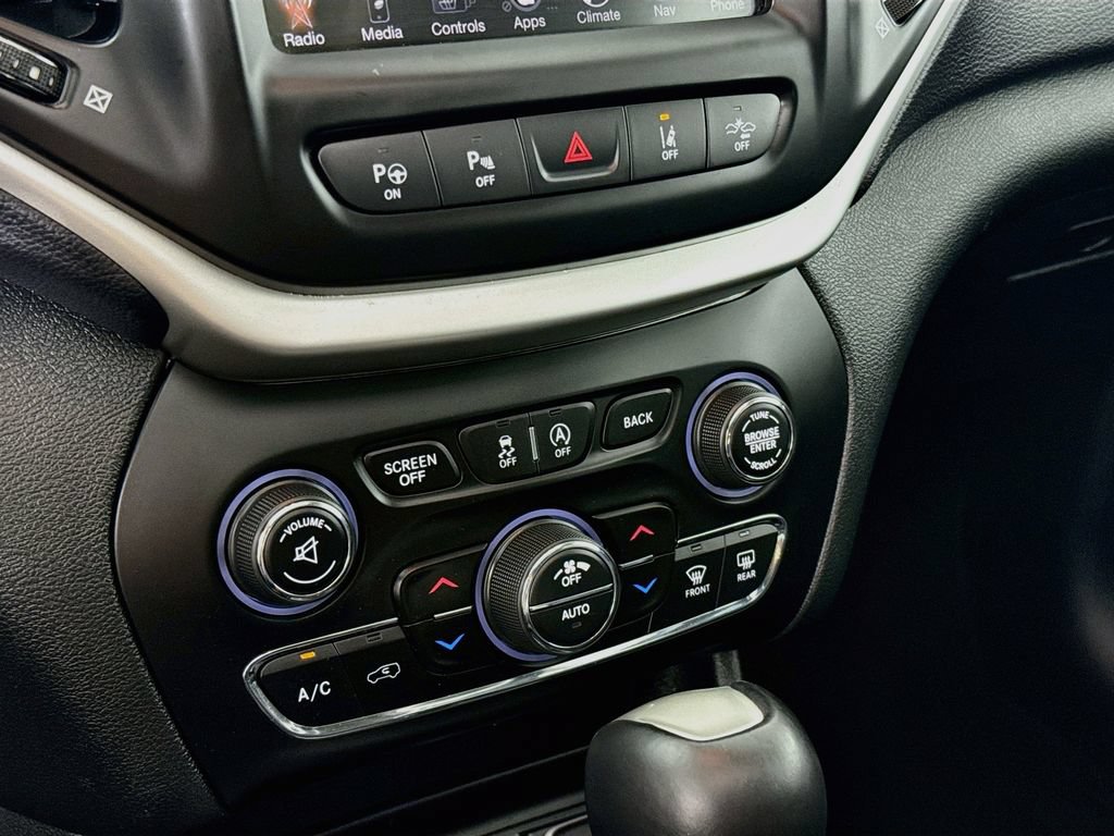 Used 2015 Jeep Cherokee Trailhawk w/ Comfort/Convenience Group AWD/4WD image 19