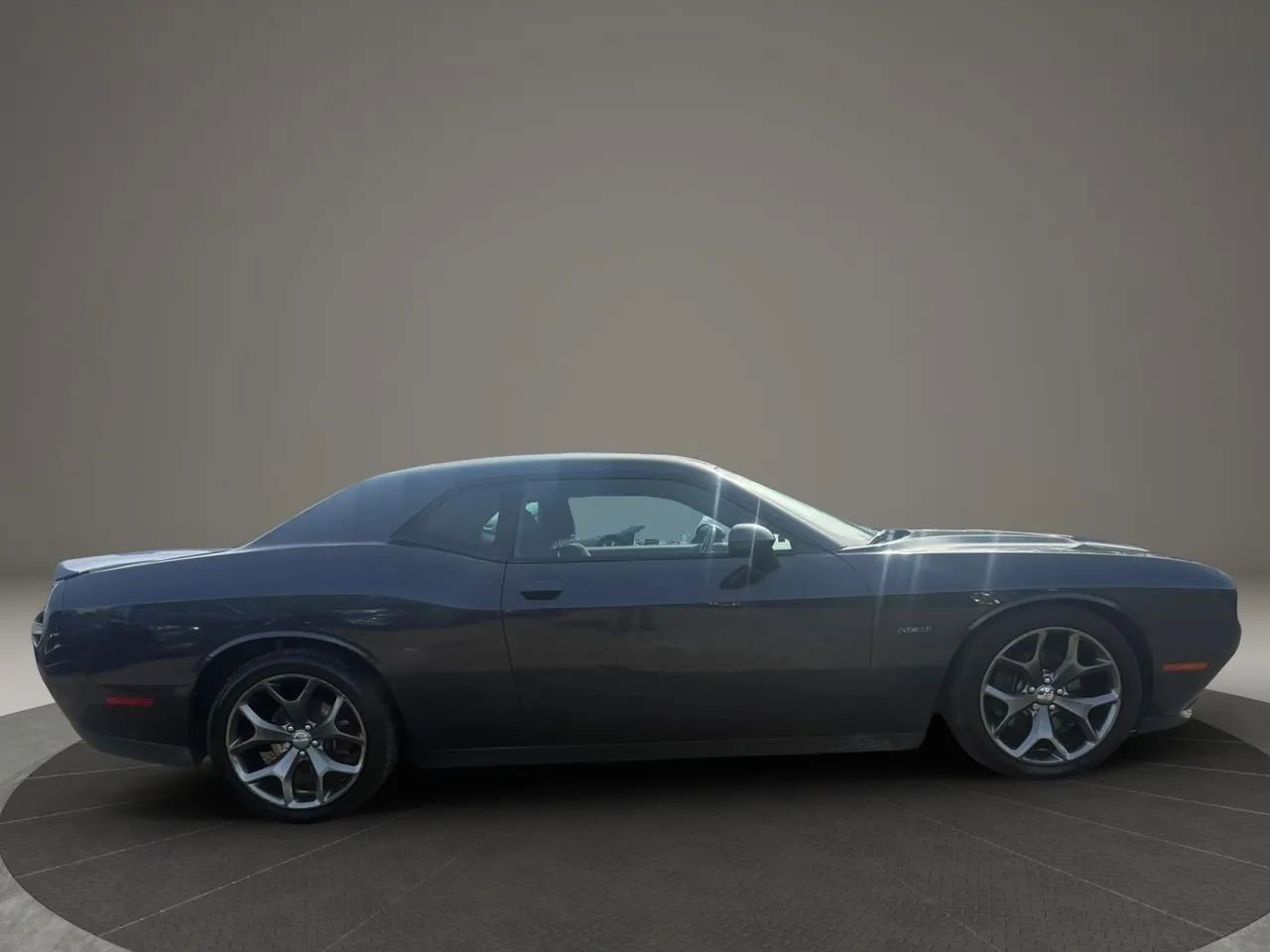 Used 2016 Dodge Challenger R/T w/ Sound Group RWD image 4