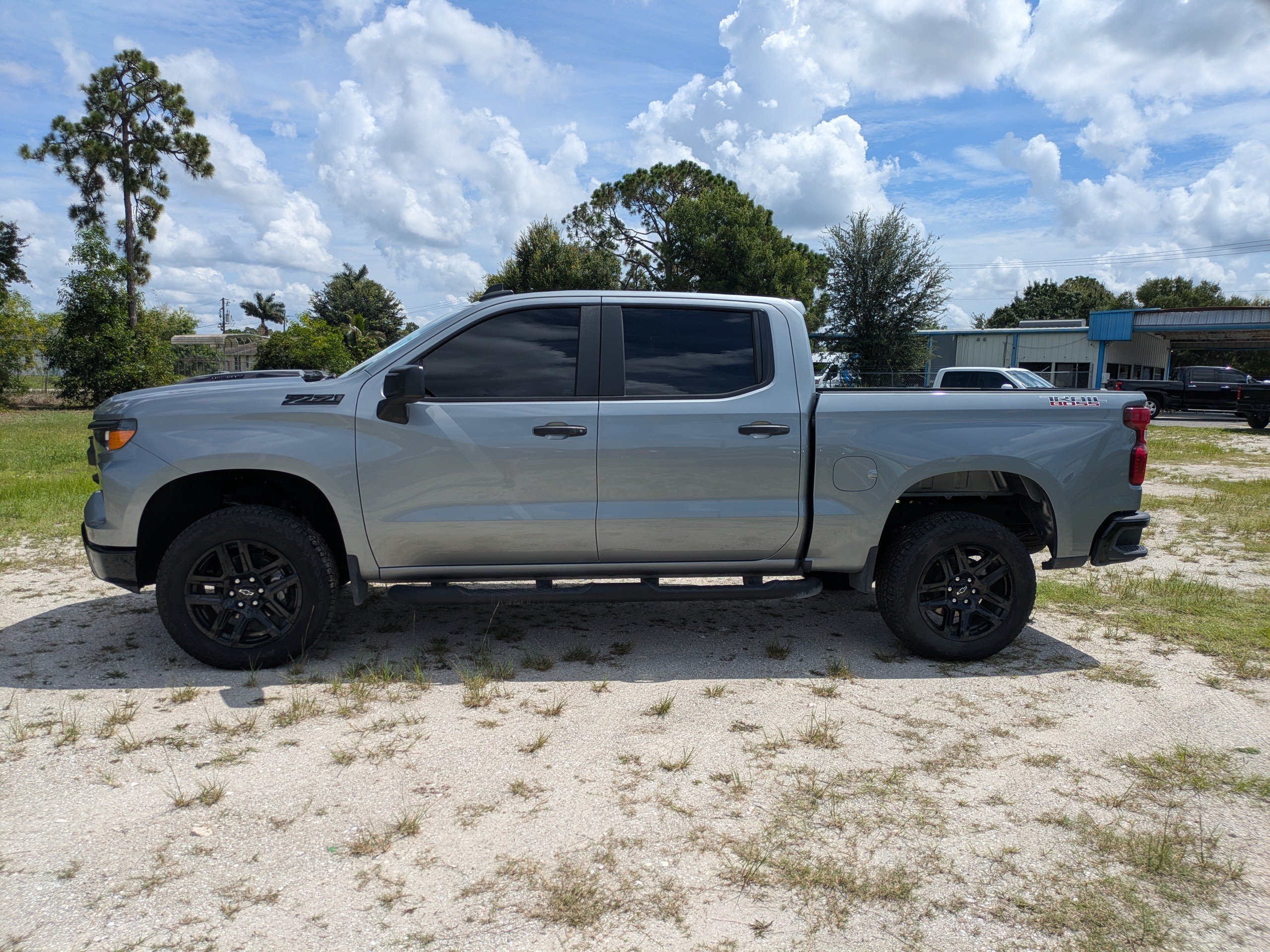 Used 2025 Chevrolet Silverado 1500 Custom Trail Boss w/ Turbomax Blackout Package AWD/4WD image 7