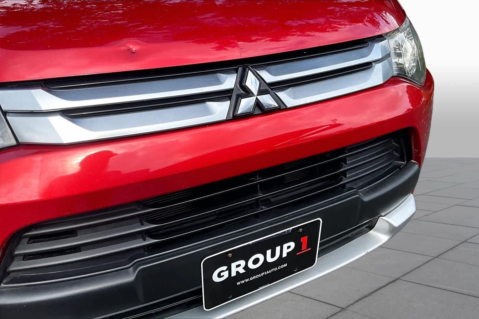 Used 2015 Mitsubishi Outlander SE FWD image 32