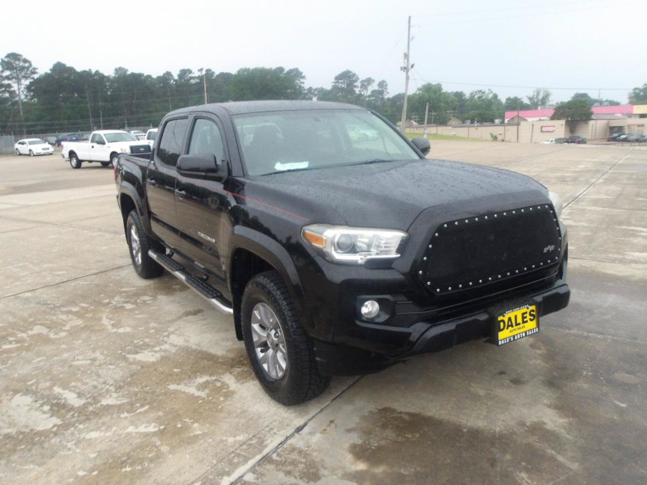 Used 2017 Toyota Tacoma SR5 w/ Tow Package RWD image 4