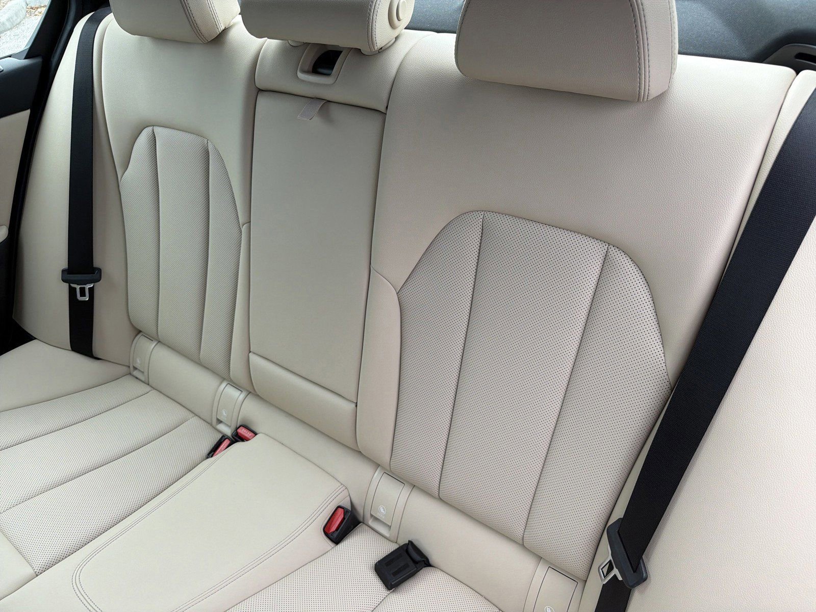 Used 2023 BMW 330i Sedan w/ Premium Package RWD image 18