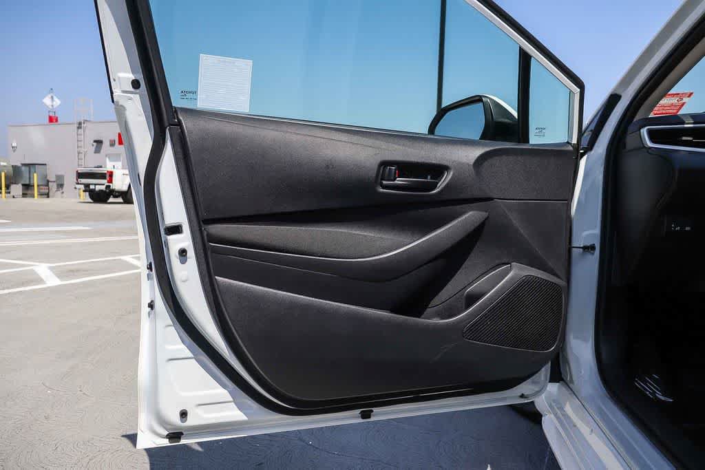 Used 2025 Toyota Corolla LE FWD image 21