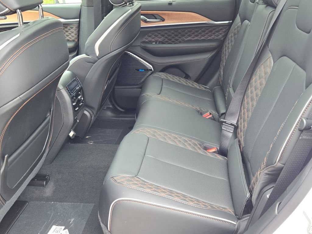 New 2027 Jeep Grand Cherokee Summit AWD/4WD image 25