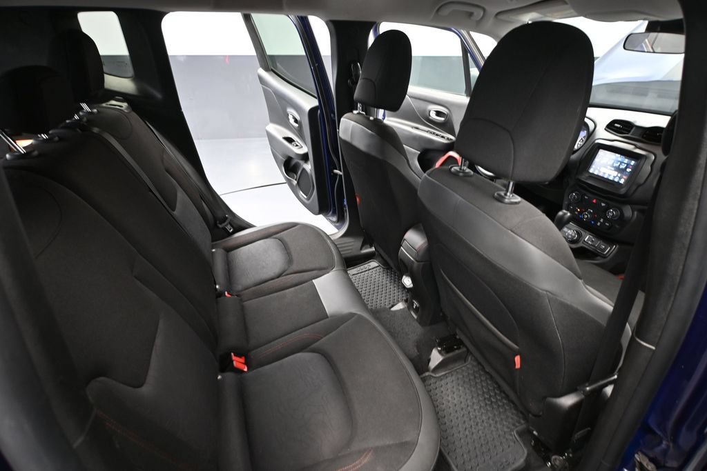 Used 2020 Jeep Renegade Trailhawk w/ Cold Weather Group AWD/4WD image 42