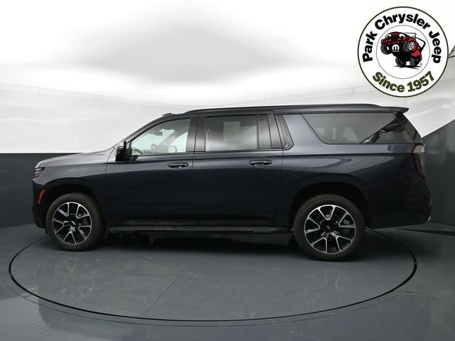 Used 2026 Chevrolet Suburban RST w/ Comfort Package AWD/4WD image 3