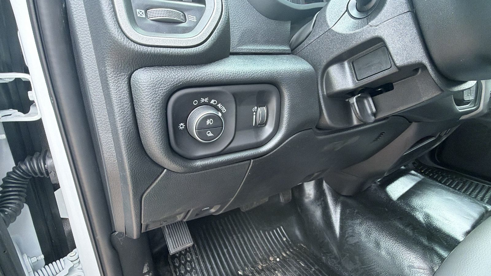 New 2026 RAM 2500 Tradesman w/ Chrome Appearance Group AWD/4WD image 20
