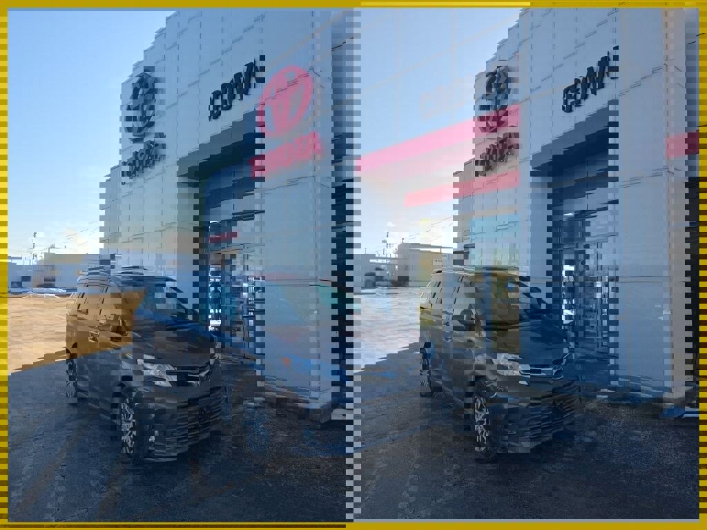 Used 2019 Toyota Sienna XLE w/ XLE Navigation Package