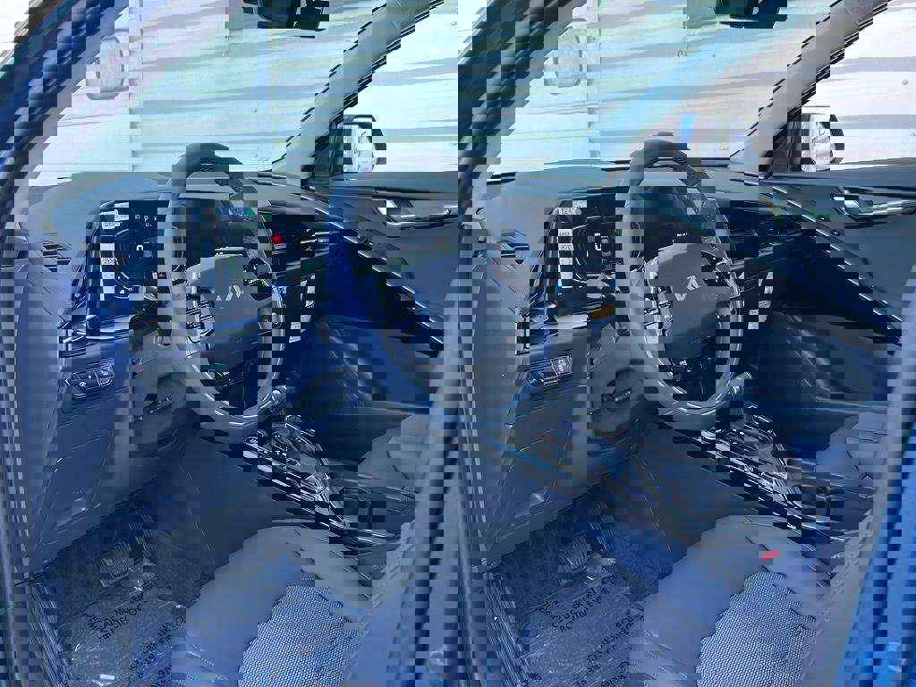 New 2025 Kia Niro EX image 10