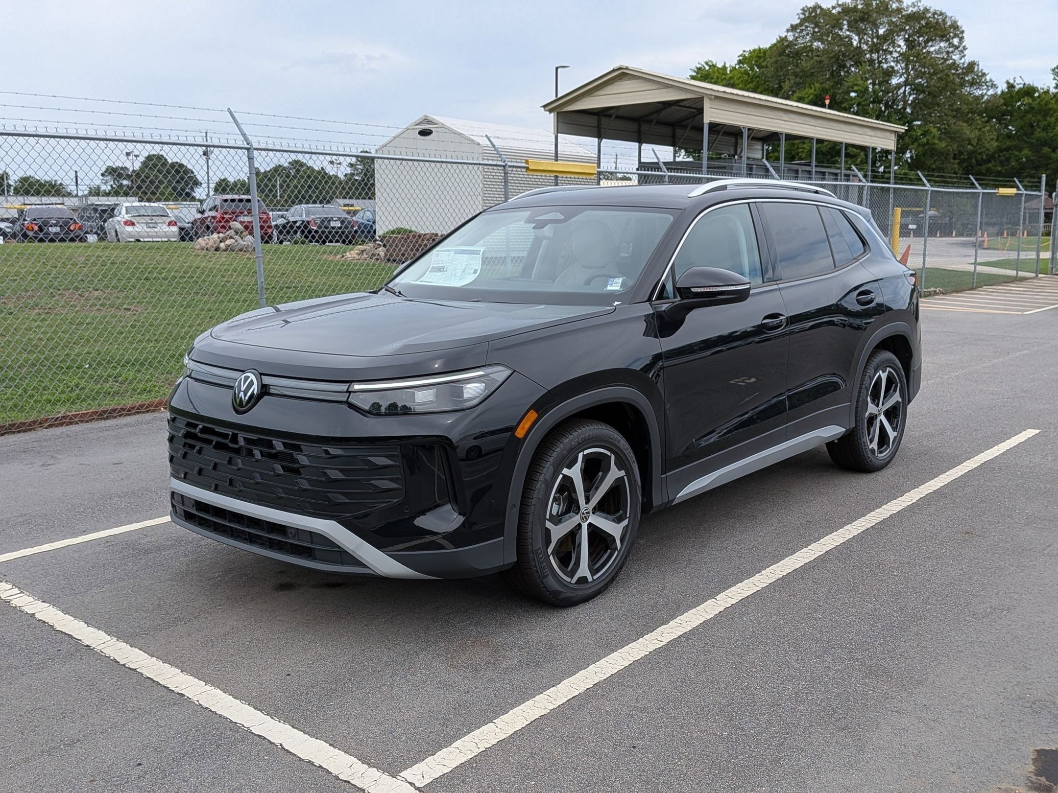 New 2026 Volkswagen Tiguan SE FWD image 7