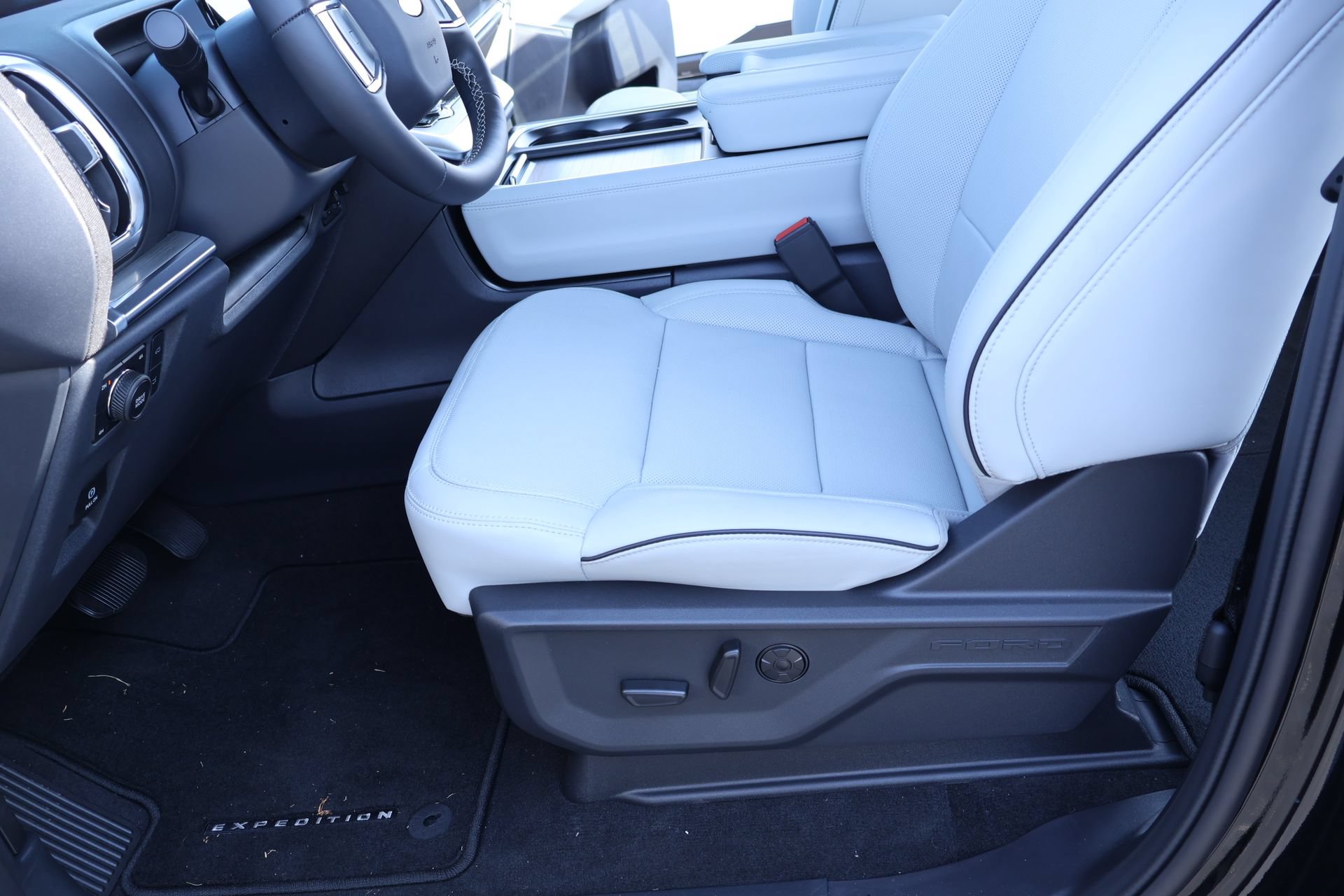 New 2027 Ford Expedition Platinum w/ Platinum Ultimate Package AWD/4WD image 13