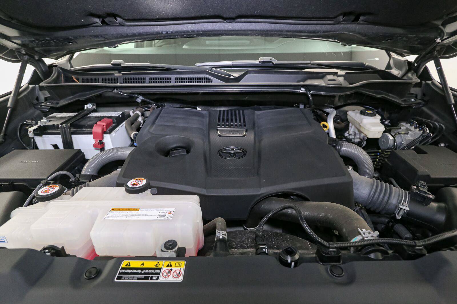 Used 2024 Toyota Tundra Limited AWD/4WD image 12
