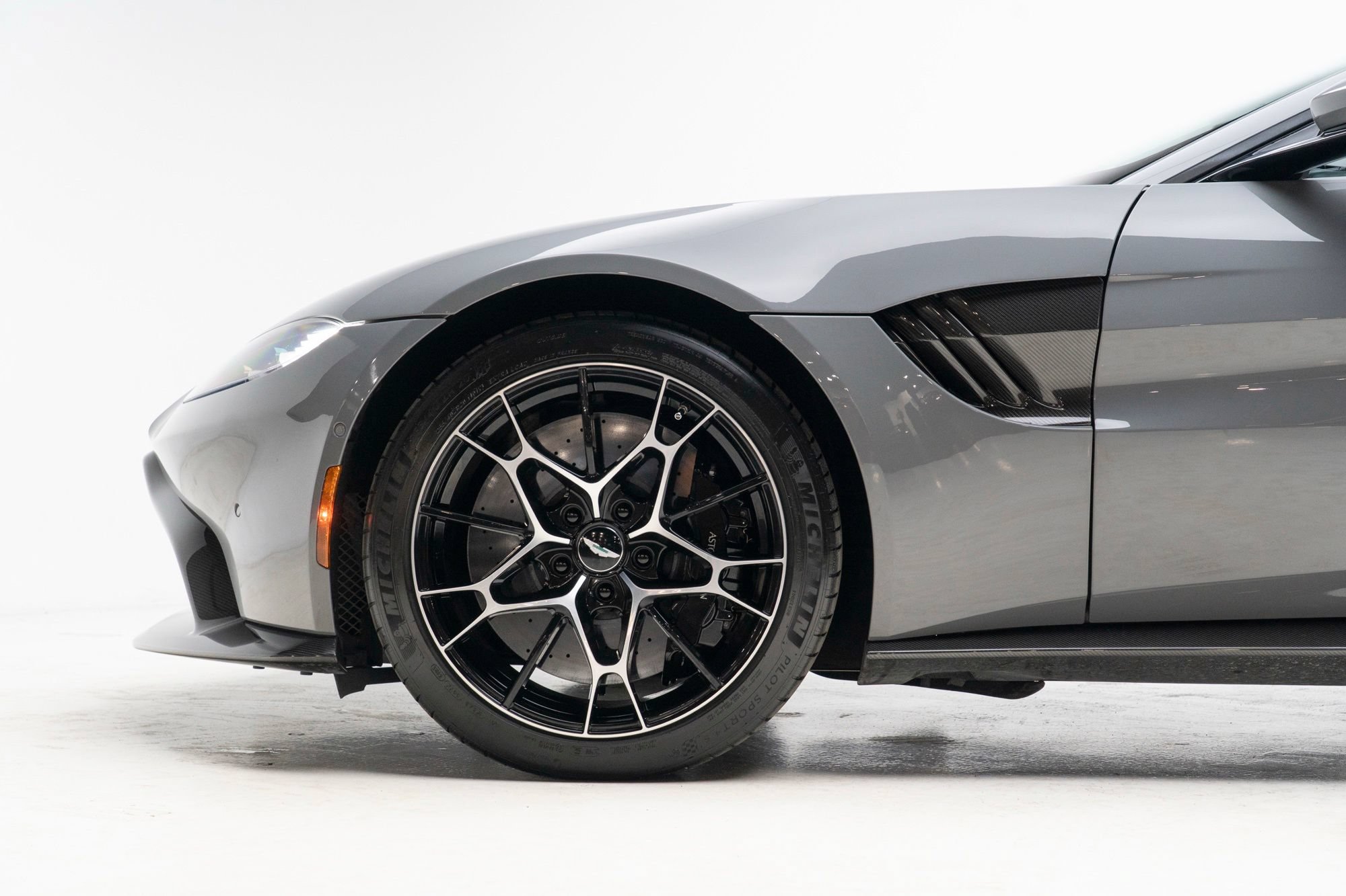 Used 2020 Aston Martin V8 Vantage AMR RWD image 88