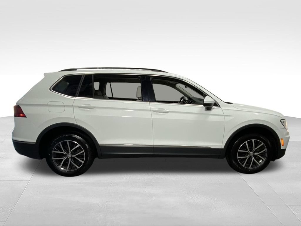 Used 2020 Volkswagen Tiguan SE w/ 3rd Row Seat Package AWD/4WD image 11