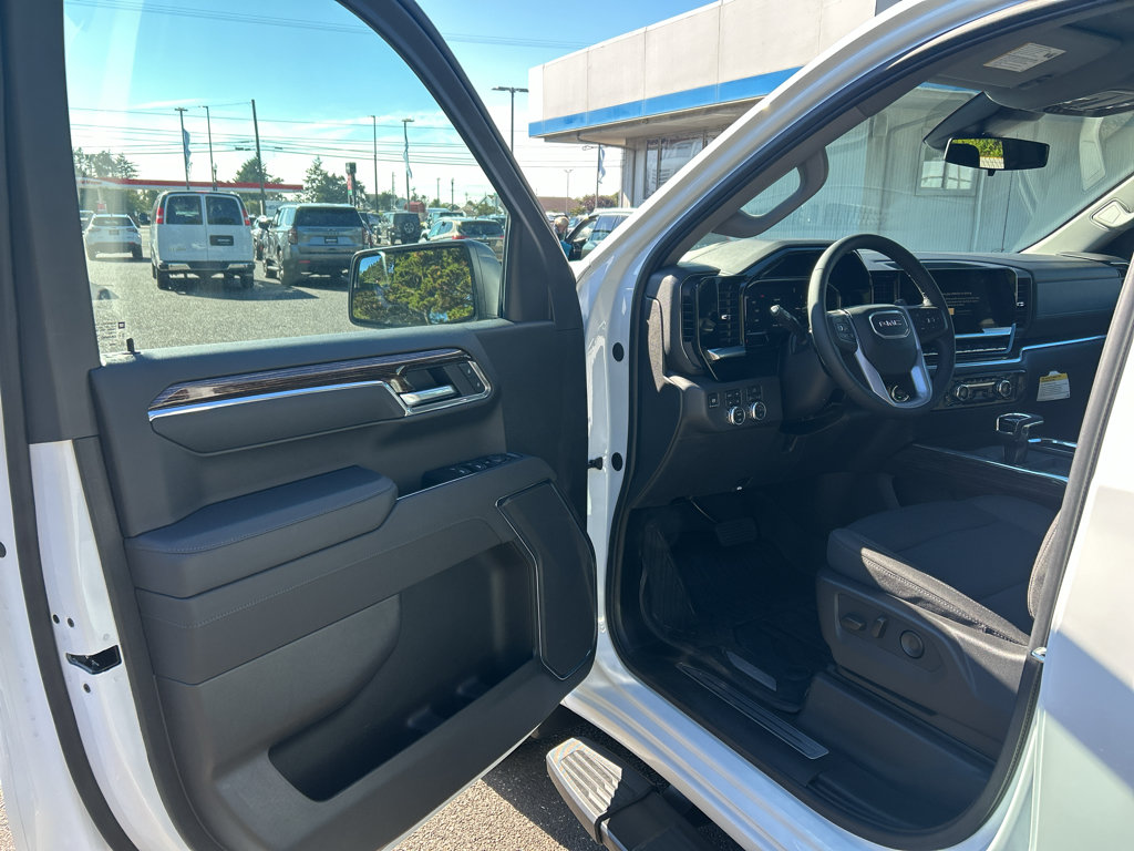 New 2026 GMC Sierra 1500 Elevation w/ LPO, Elevation Black Package AWD/4WD image 12