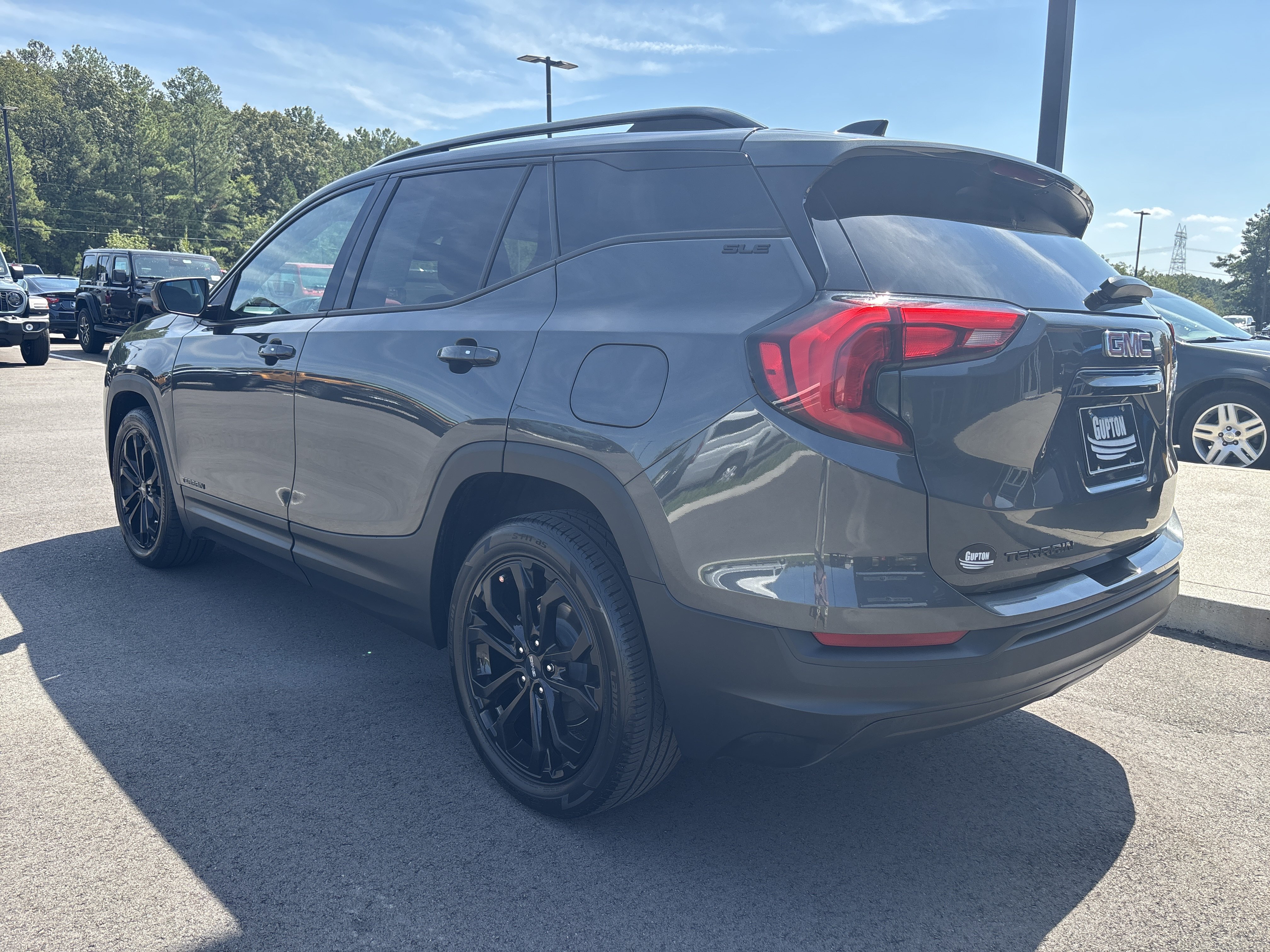 Used 2020 GMC Terrain SLE w/ Driver Convenience Package FWD image 3