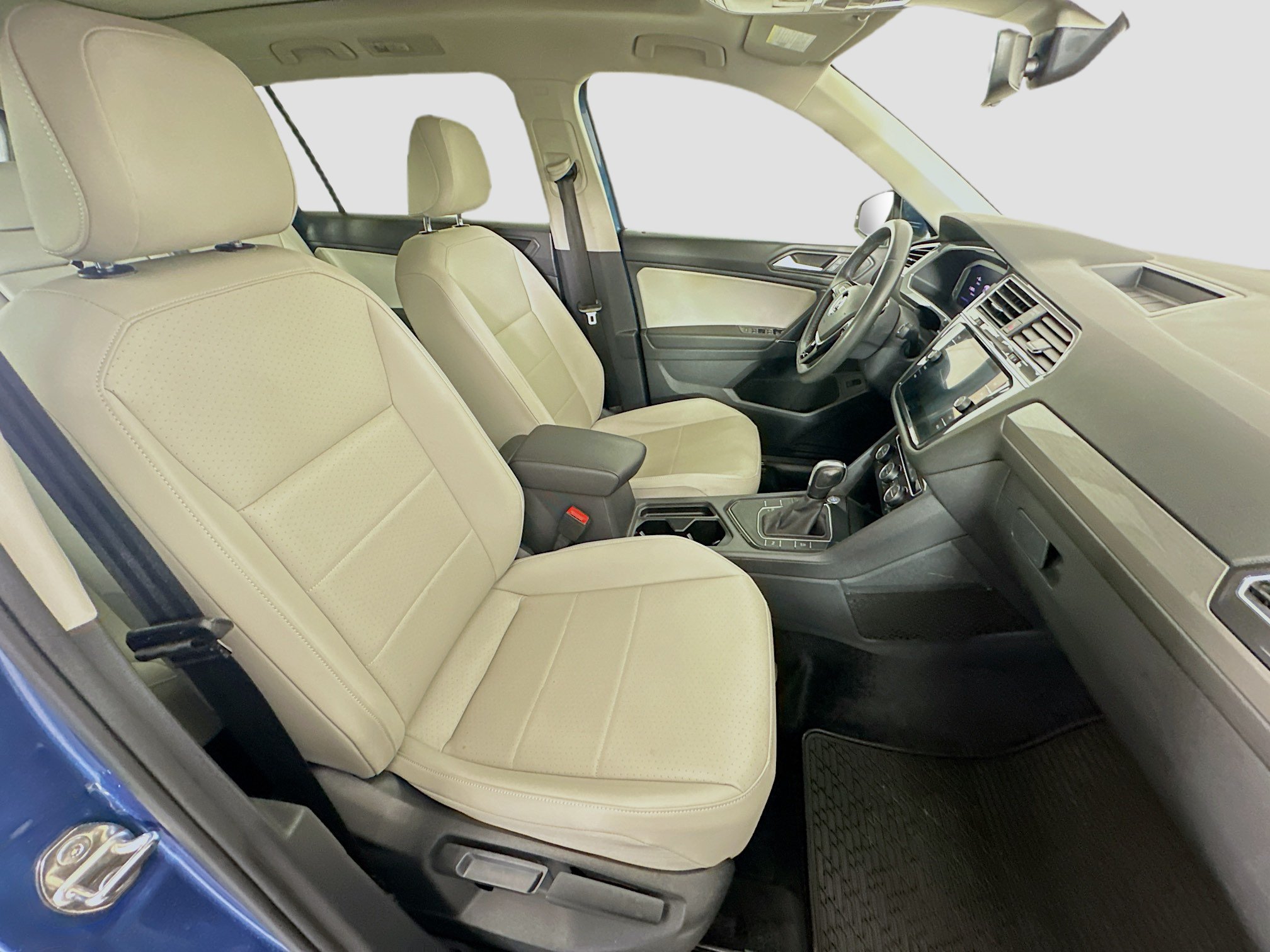 Used 2020 Volkswagen Tiguan SEL FWD image 31