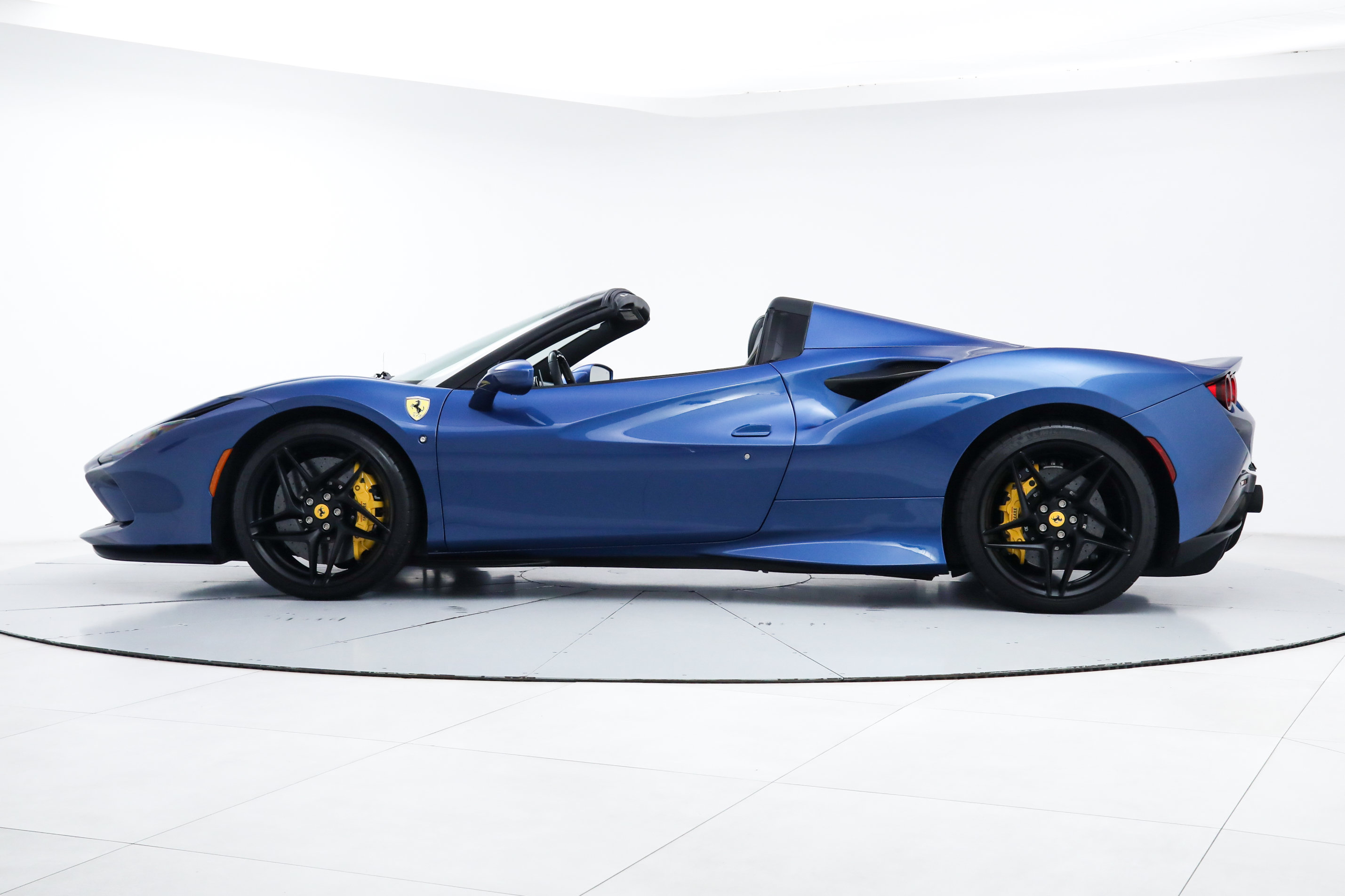 Certified 2023 Ferrari F8 Tributo RWD image 4