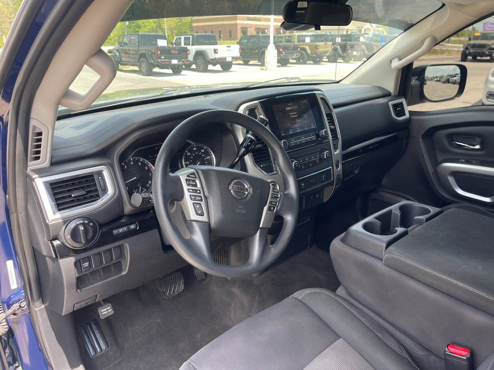 Used 2021 Nissan Titan SV AWD/4WD image 11