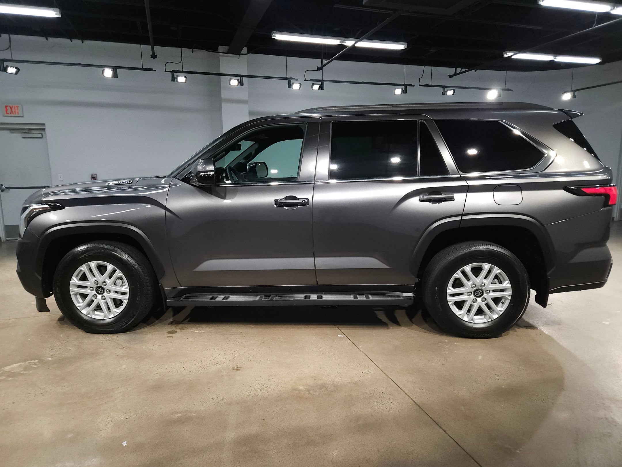 Certified 2025 Toyota Sequoia SR5 AWD/4WD image 4