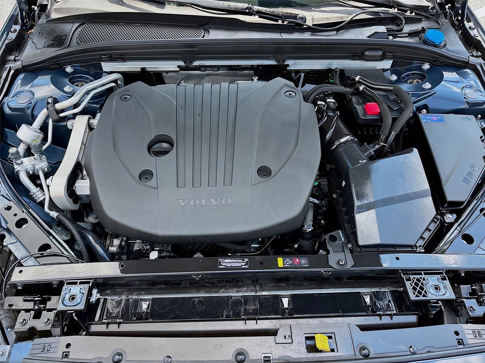 Used 2025 Volvo V60 B5 Cross Country Plus image 31
