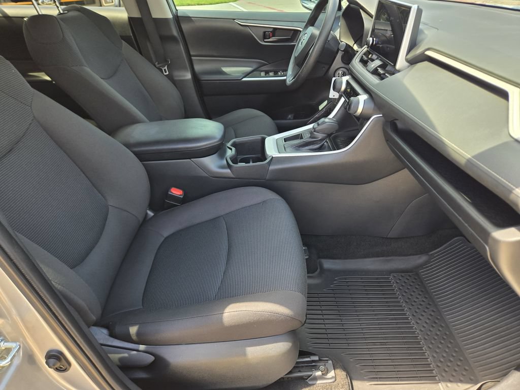 Used 2023 Toyota RAV4 LE FWD image 16