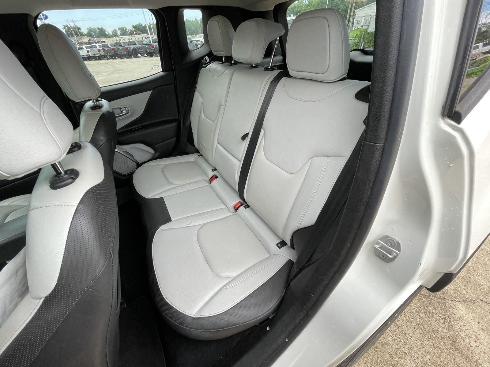 Used 2018 Jeep Renegade Limited w/ UConnect 8.4 Nav Group FWD image 38
