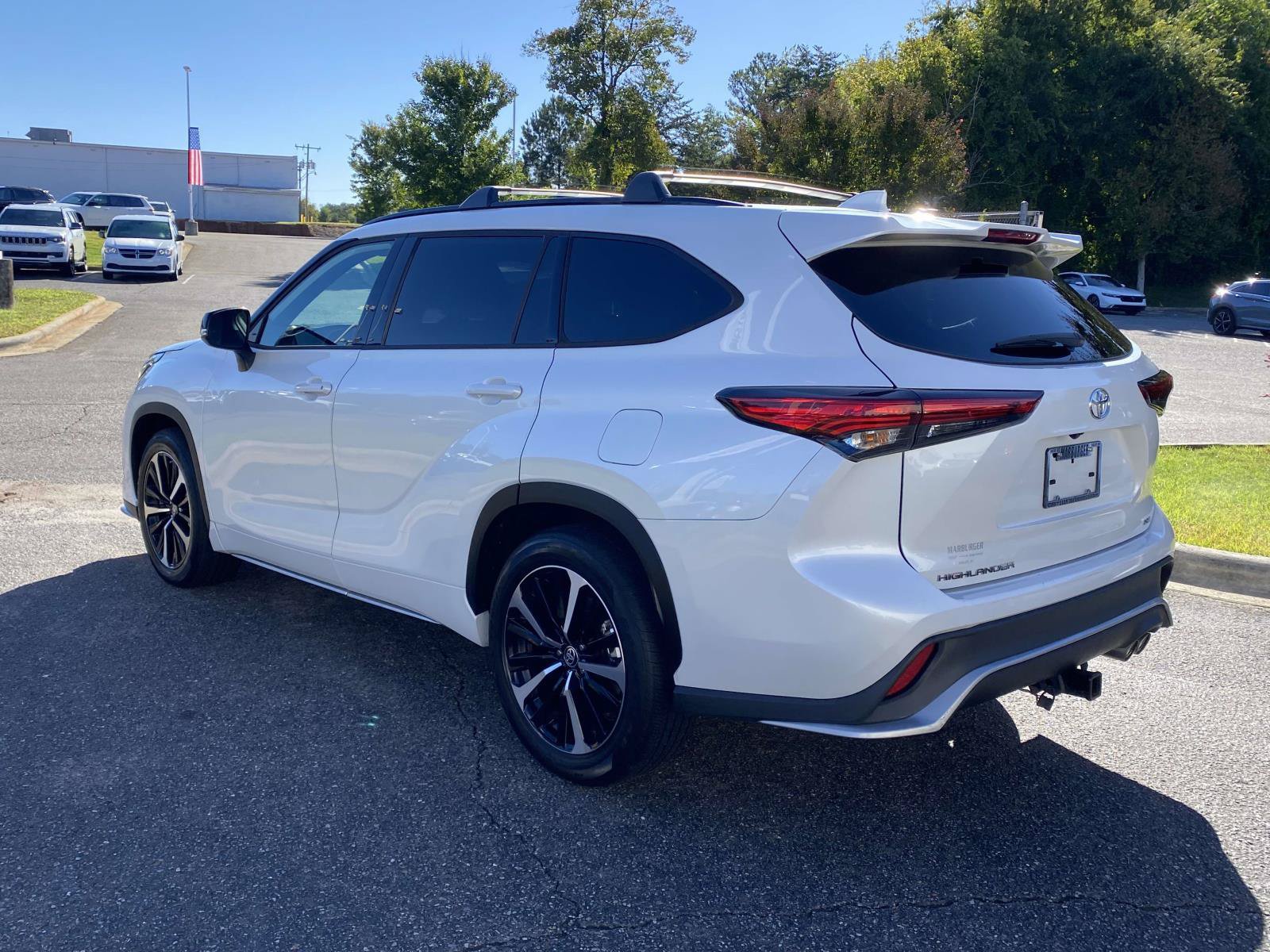 Used 2022 Toyota Highlander XSE FWD image 7