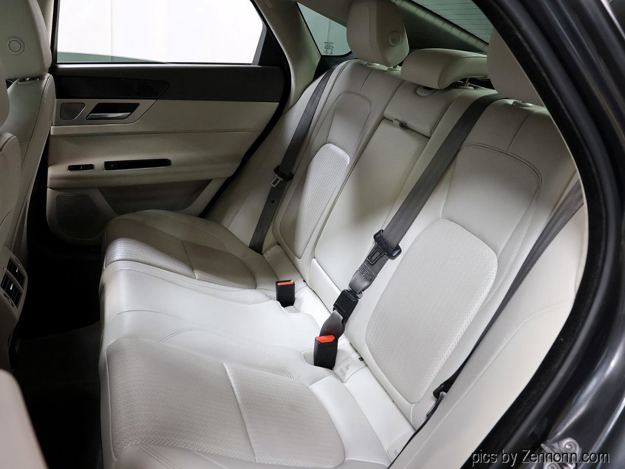 Used 2020 Jaguar XF Prestige image 13