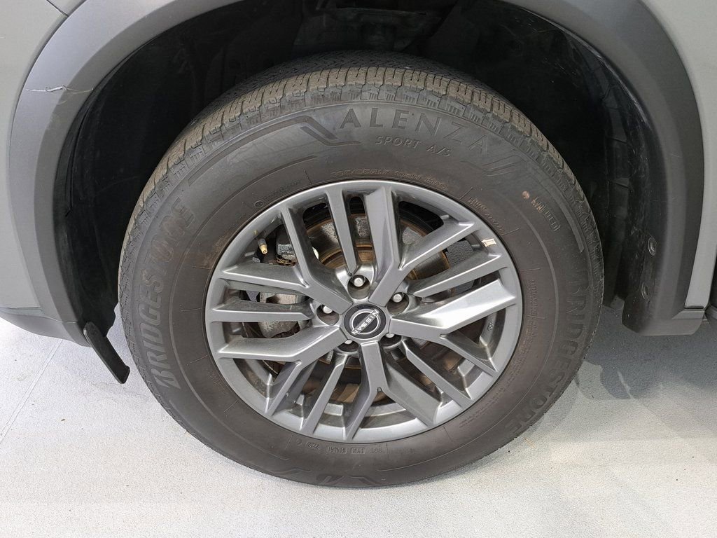 Used 2023 Nissan Rogue S image 29