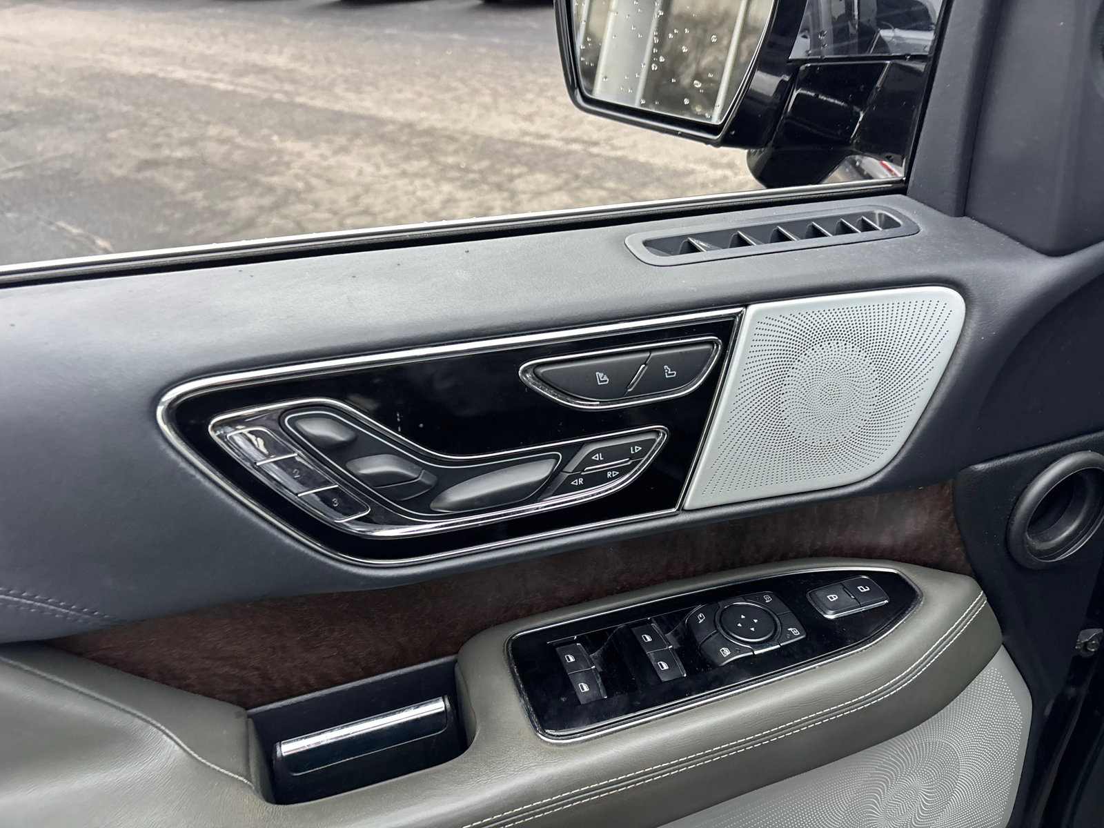 Certified 2022 Lincoln Navigator Black Label image 12