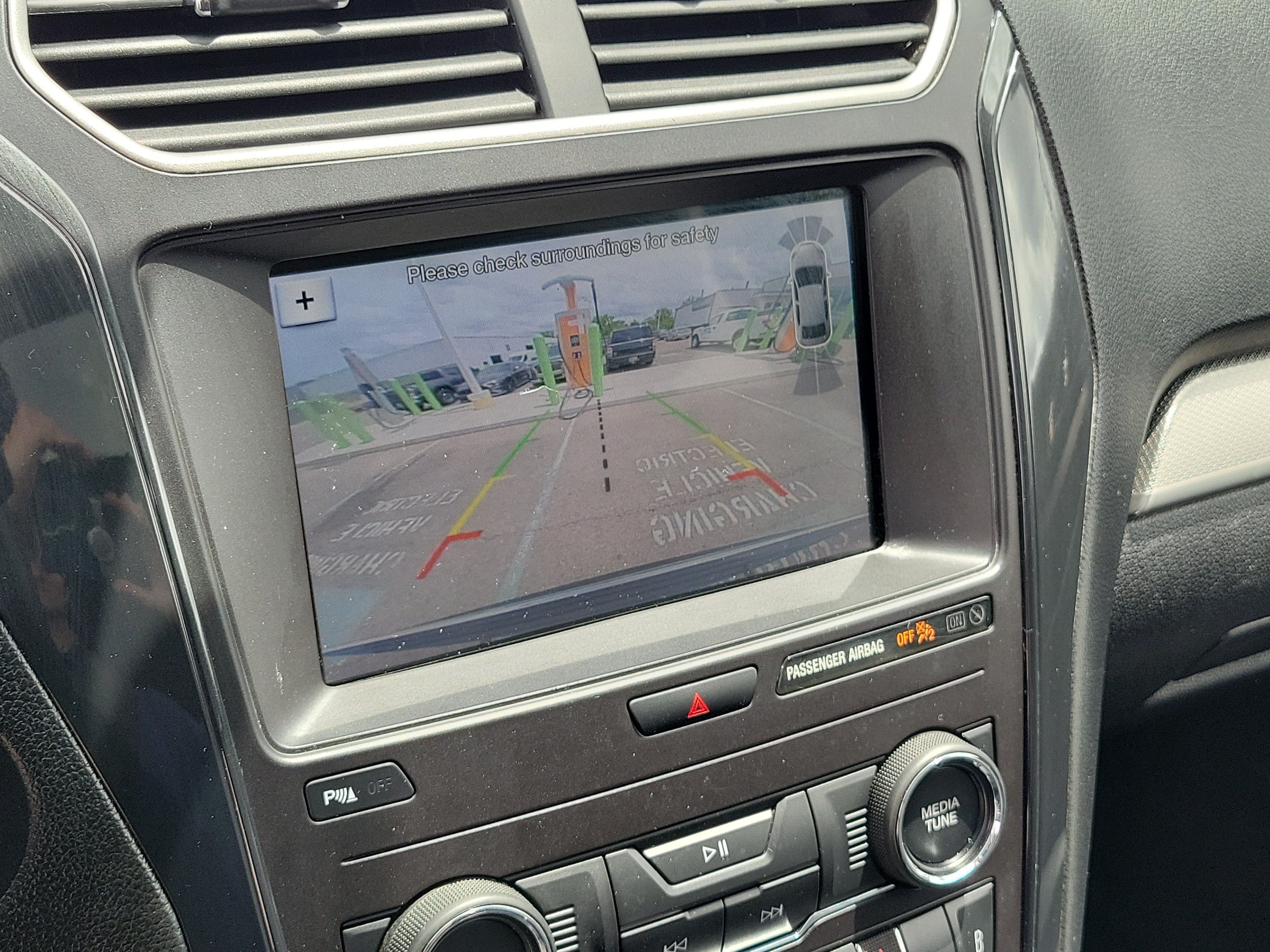 Used 2018 Ford Explorer XLT w/ Equipment Group 202A AWD/4WD image 28