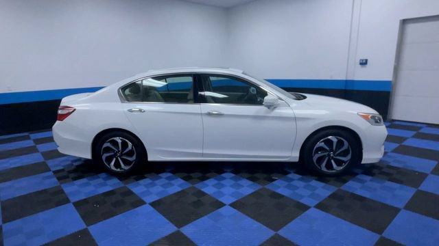 Used 2017 Honda Accord EX-L image 9