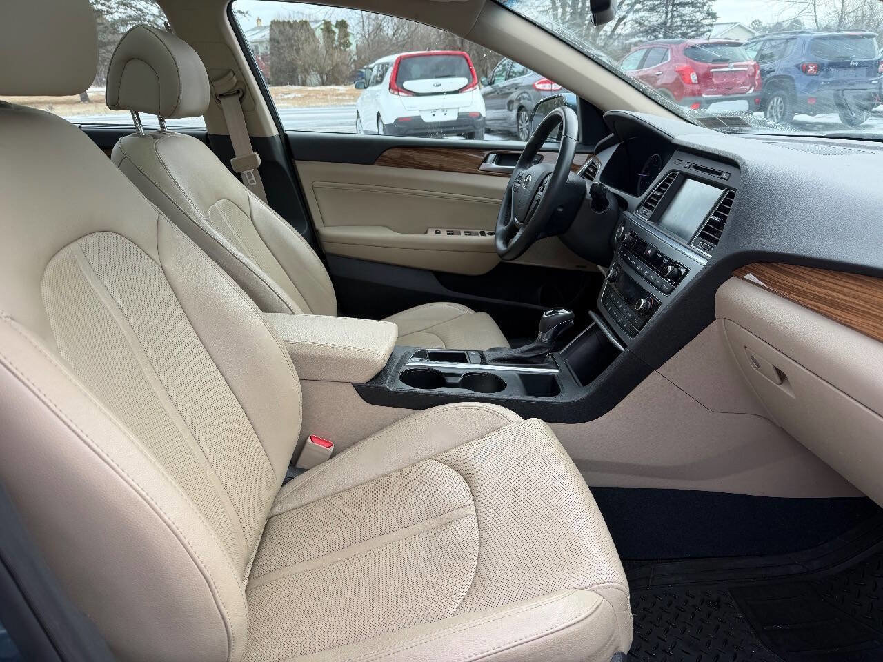 Used 2015 Hyundai Sonata Limited w/ Option Group 05 image 14