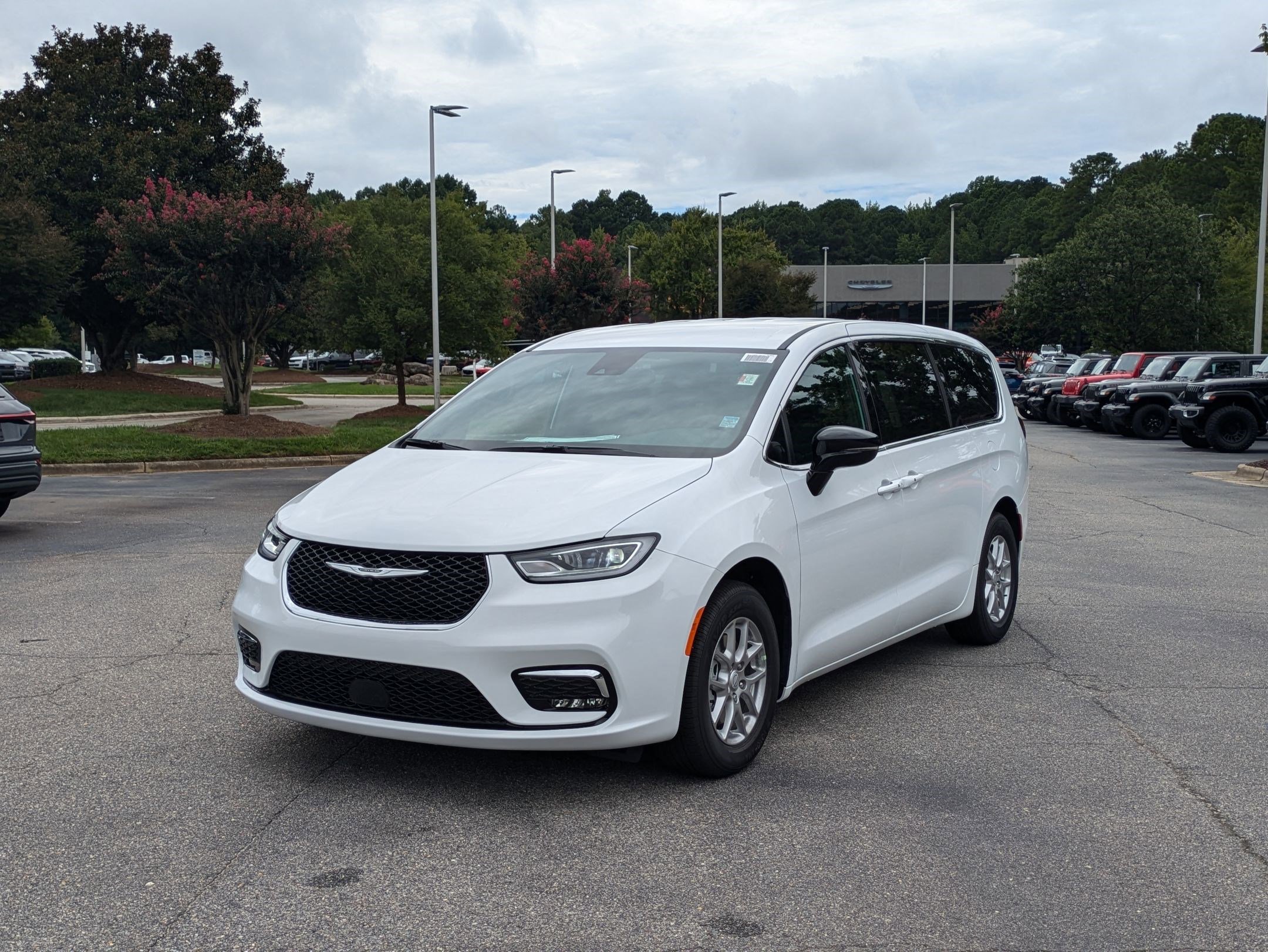 New 2026 Chrysler Pacifica Select