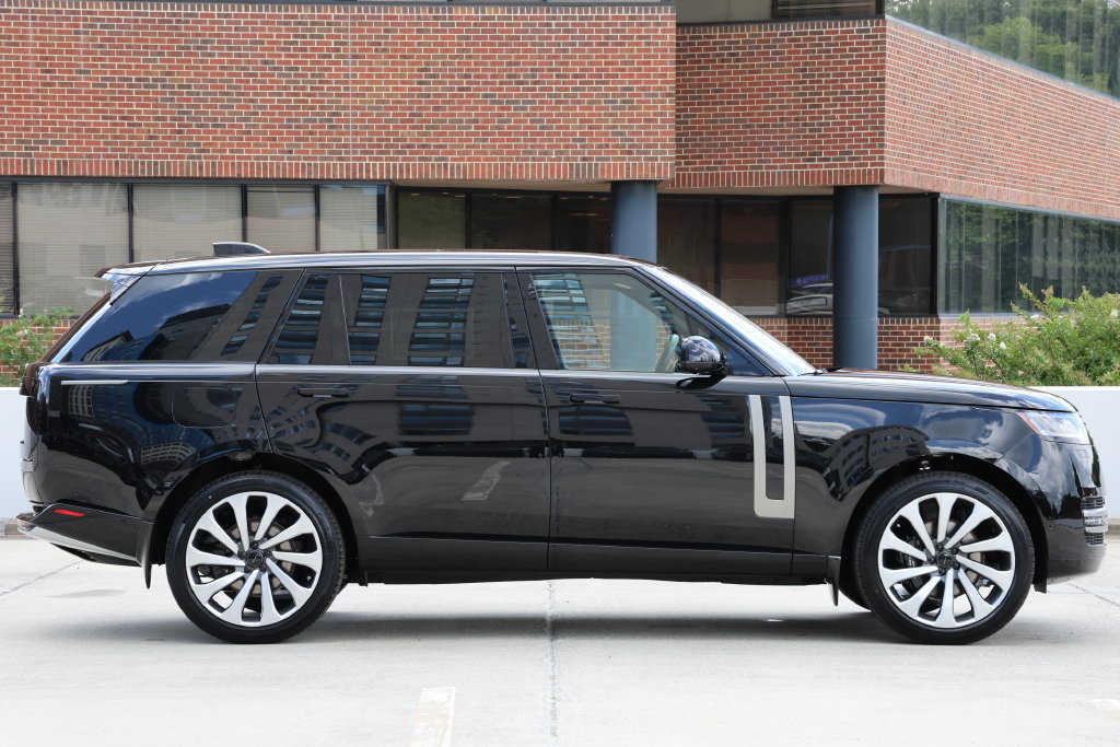 New 2026 Land Rover Range Rover Long Wheelbase SE AWD/4WD image 3