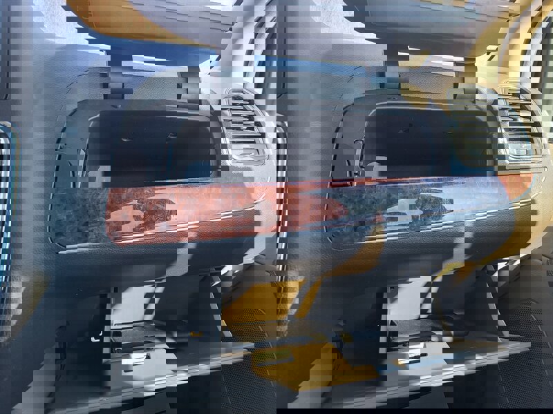 Used 2016 Chrysler Town & Country Touring-L image 25