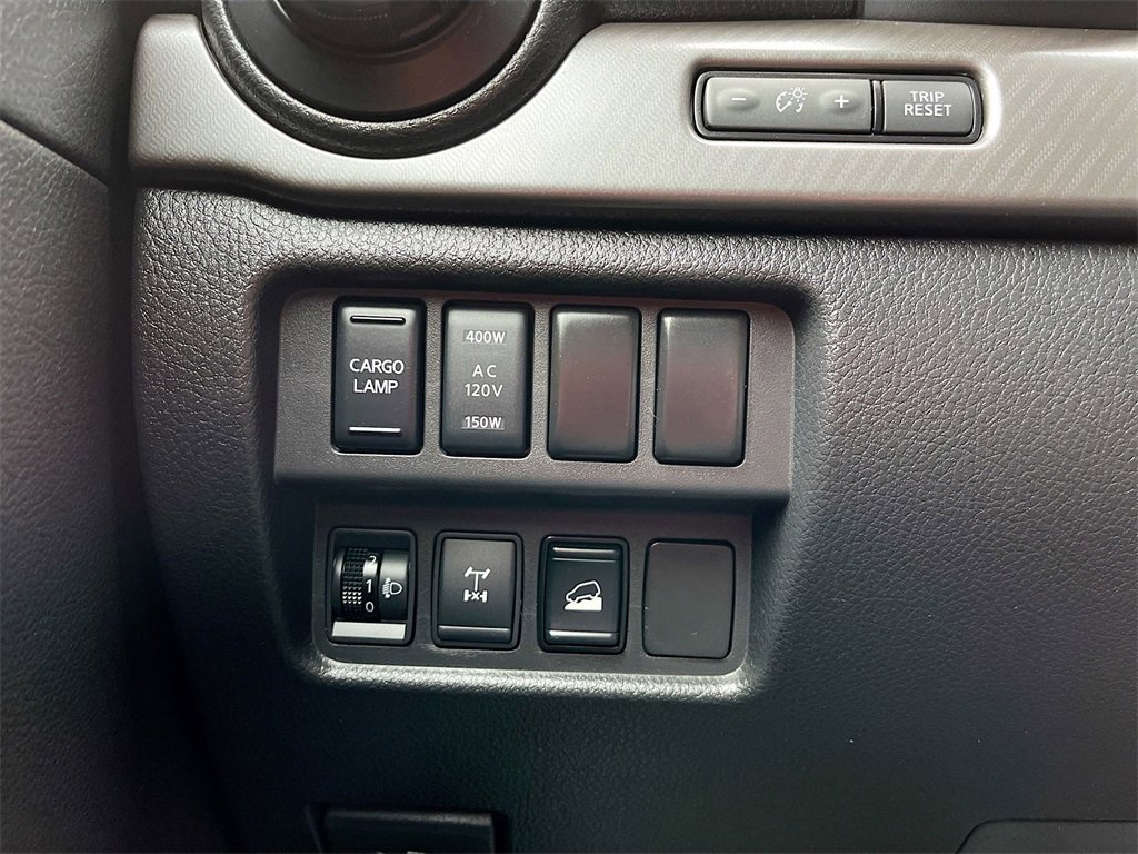 Used 2021 Nissan Titan PRO-4X w/ Pro-4x Convenience Package image 10