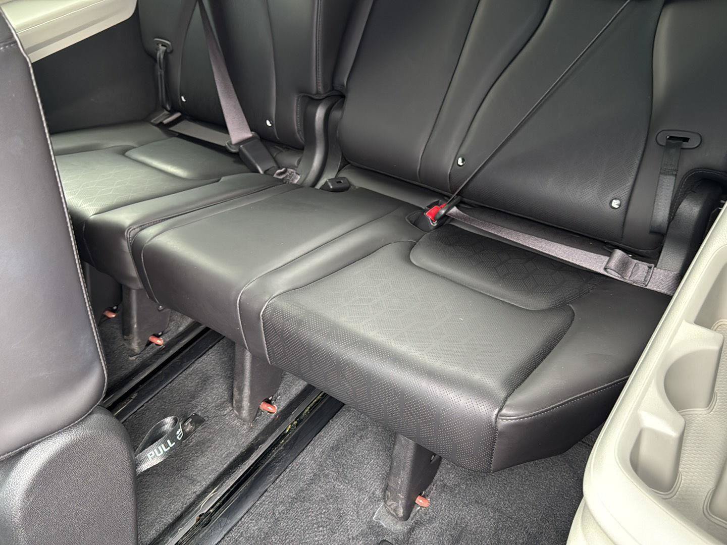 Used 2022 Kia Carnival LX FWD image 25