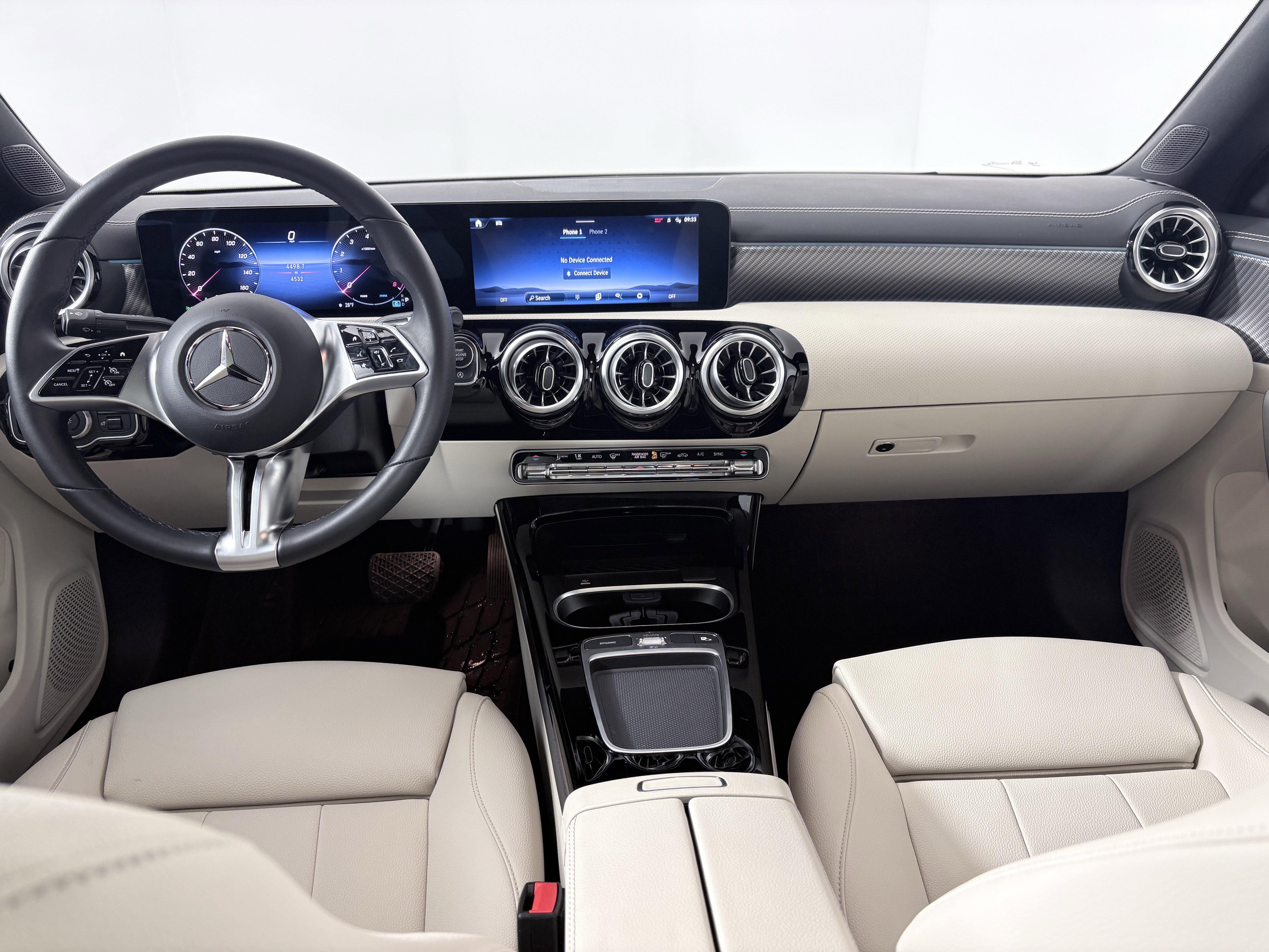 Used 2025 Mercedes-Benz CLA 250 4MATIC image 35