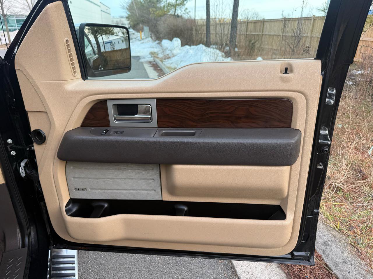 Used 2012 Ford F150 Lariat w/ Lariat Chrome Pkg image 21