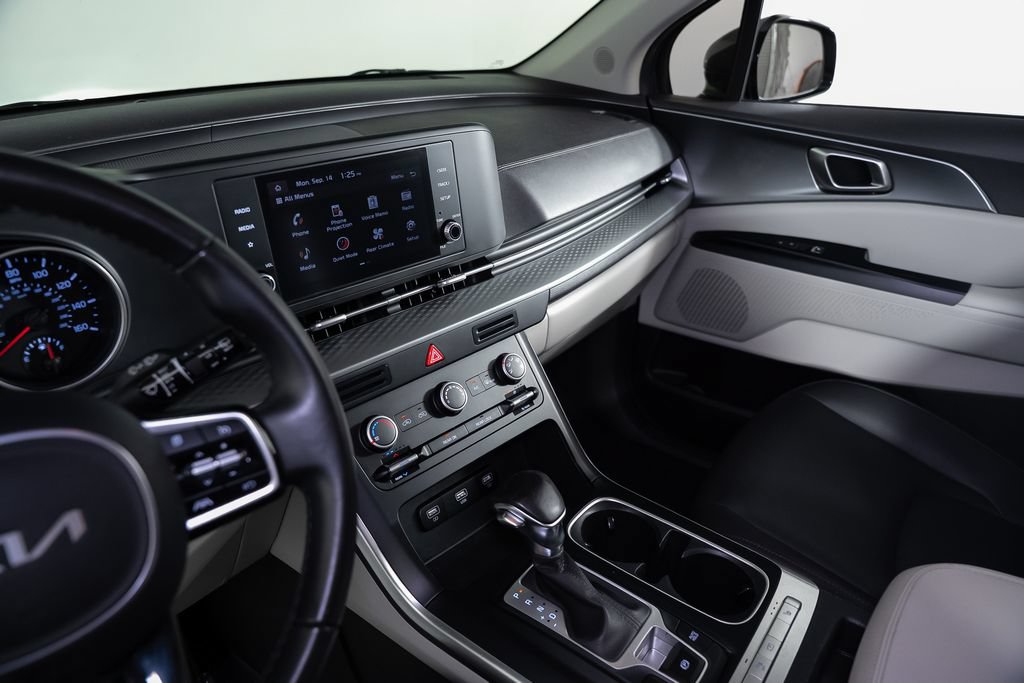 Used 2023 Kia Carnival LX FWD image 26