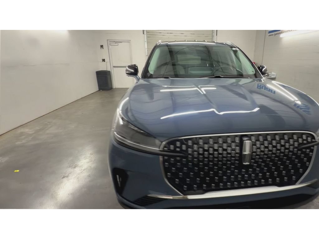 Used 2026 Lincoln Aviator 2WD image 3