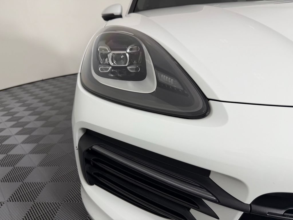 Certified 2023 Porsche Cayenne AWD/4WD image 9