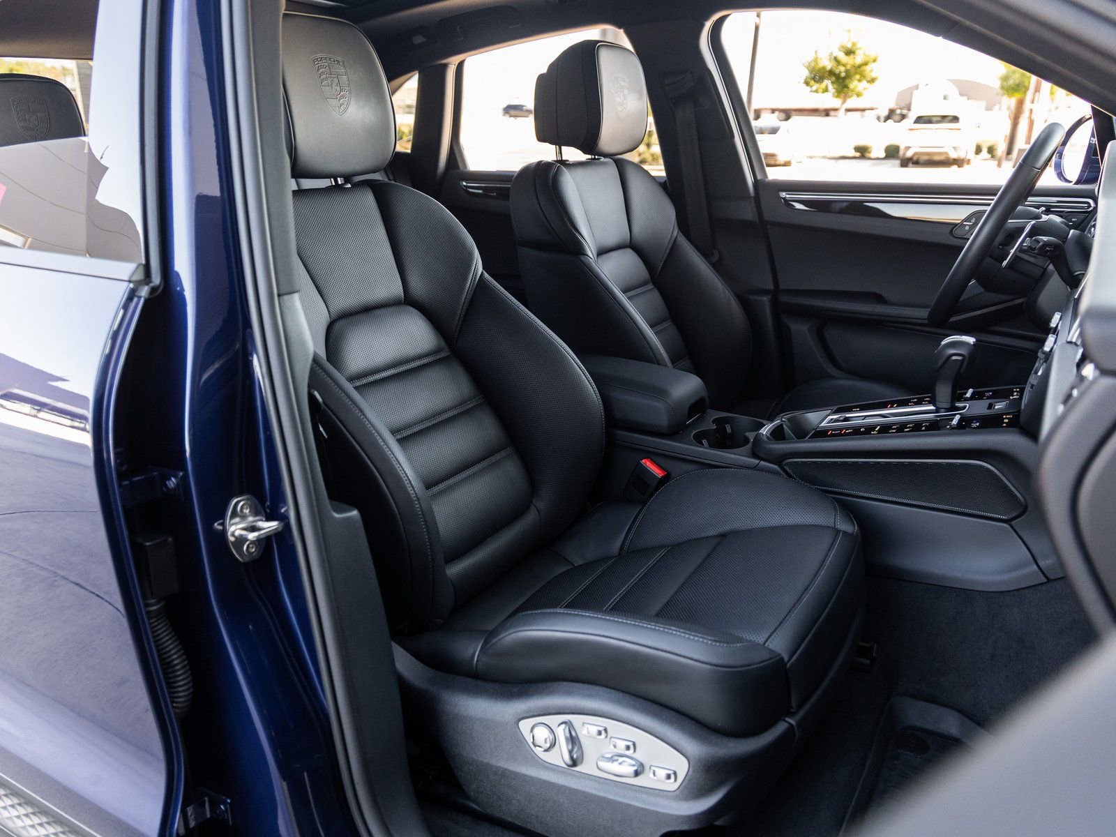 Certified 2025 Porsche Macan image 44