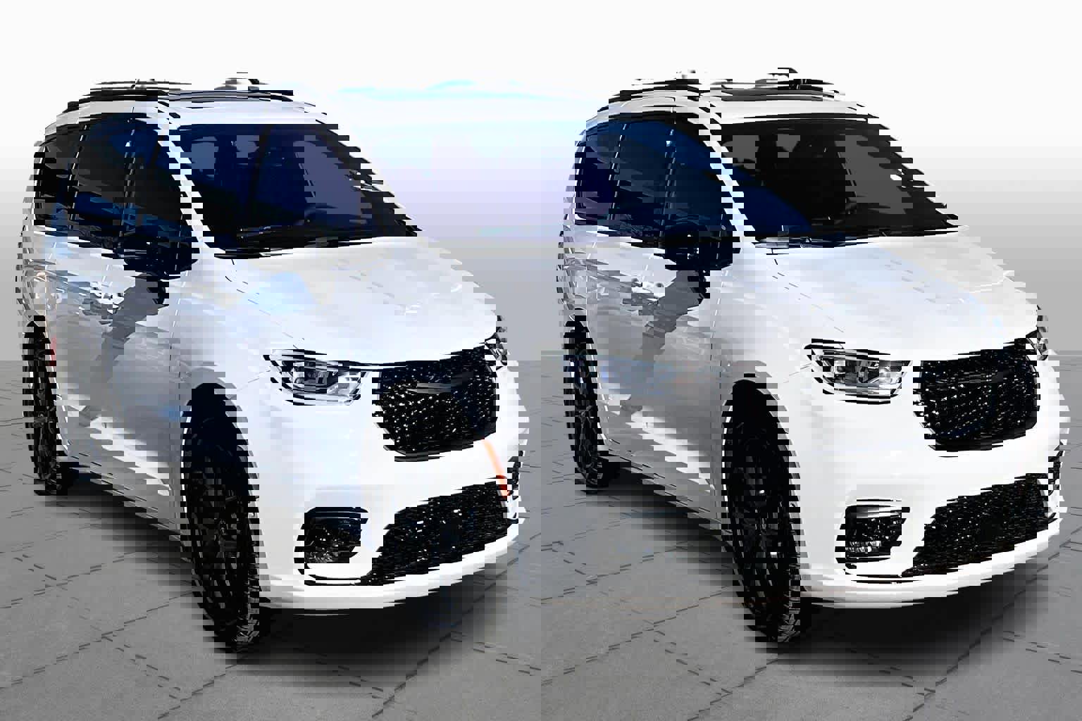 New 2026 Chrysler Pacifica Limited w/ S Appearance Package image 2