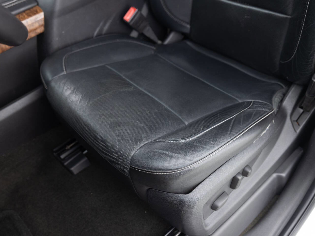 Used 2015 Chevrolet Suburban LTZ image 25